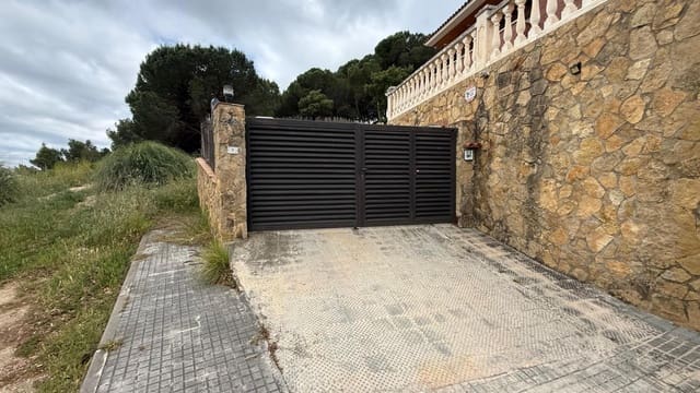 4 chambre Villa/Maison à vendre à Sant Cebrià de Vallalta avec garage - 269 000 € (Ref: 9908515)