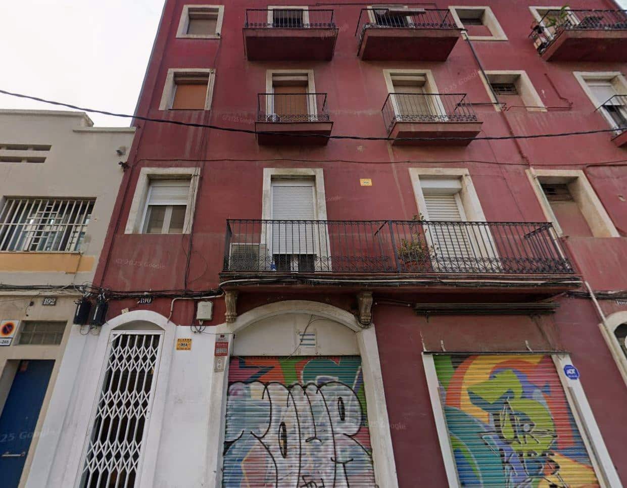4 slaapkamer Flat te koop in Barcelona stad - € 300.000 (Ref: 9908516)