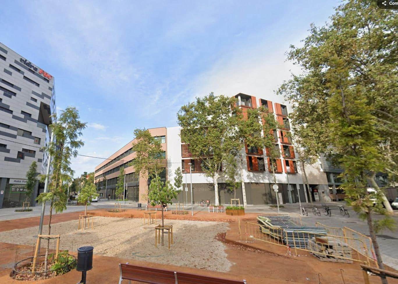 4 slaapkamer Flat te koop in Barcelona stad - € 300.000 (Ref: 9908516)