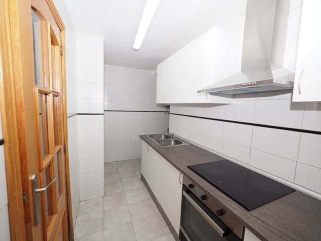 Piso de 2 habitaciones en La Trinitat Vella, Barcelona ciudad en venta - 117.000 € (Ref: 9908519)