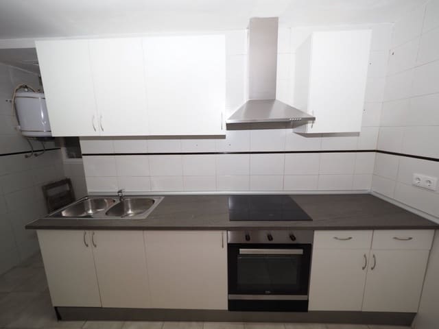 Piso de 2 habitaciones en La Trinitat Vella, Barcelona ciudad en venta - 117.000 € (Ref: 9908519)