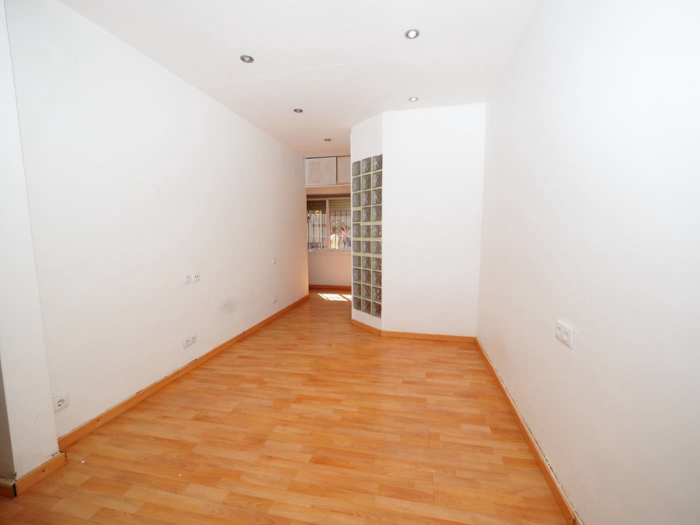 2 soverom Leilighet til salgs i Barcelona by - € 117 000 (Ref: 9908519)