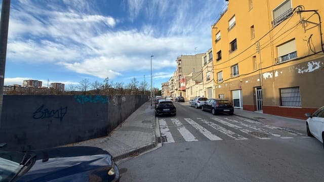 Piso de 3 habitaciones en Terrassa en venta - 105.000 € (Ref: 9908523)