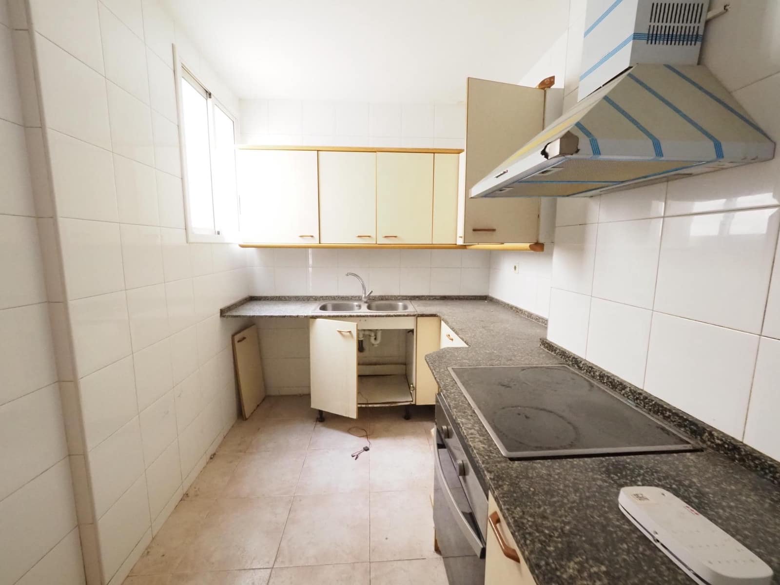 3 bedroom Flat for sale in Tarragona city - € 99,000 (Ref: 9908527)