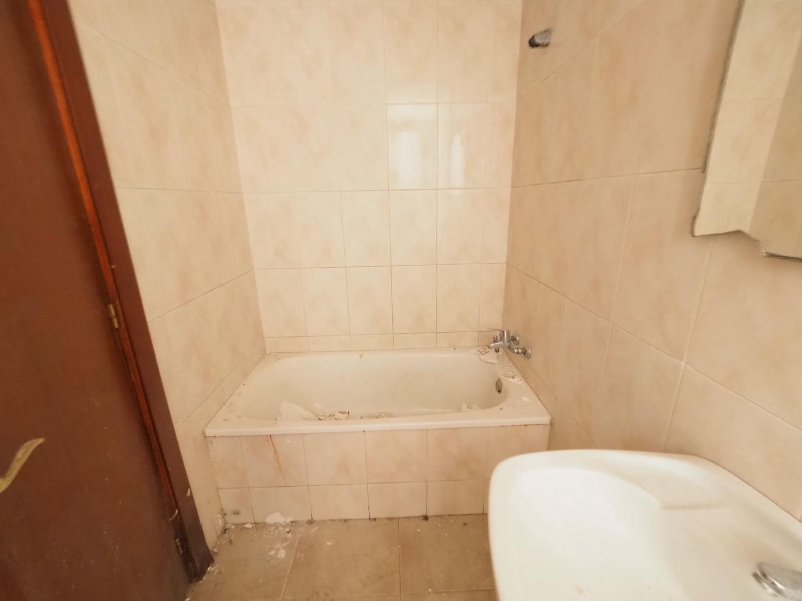 3 bedroom Flat for sale in Tarragona city - € 99,000 (Ref: 9908527)