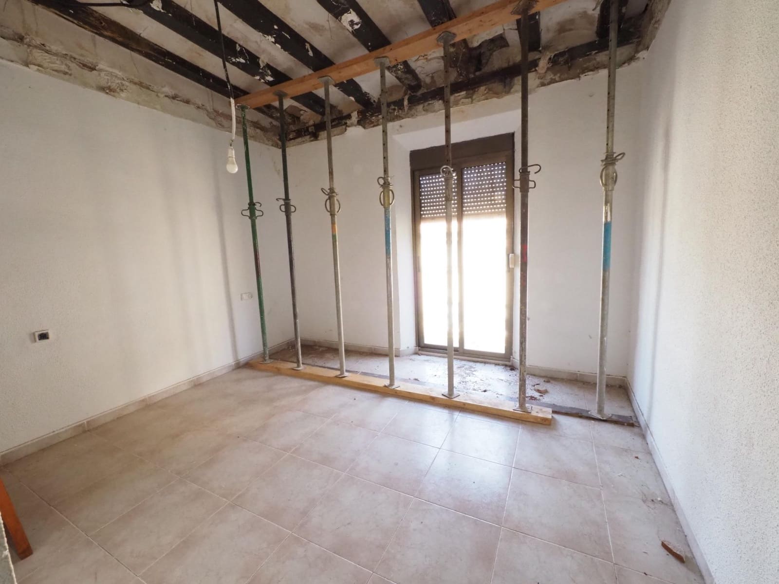 3 bedroom Flat for sale in Tarragona city - € 99,000 (Ref: 9908527)
