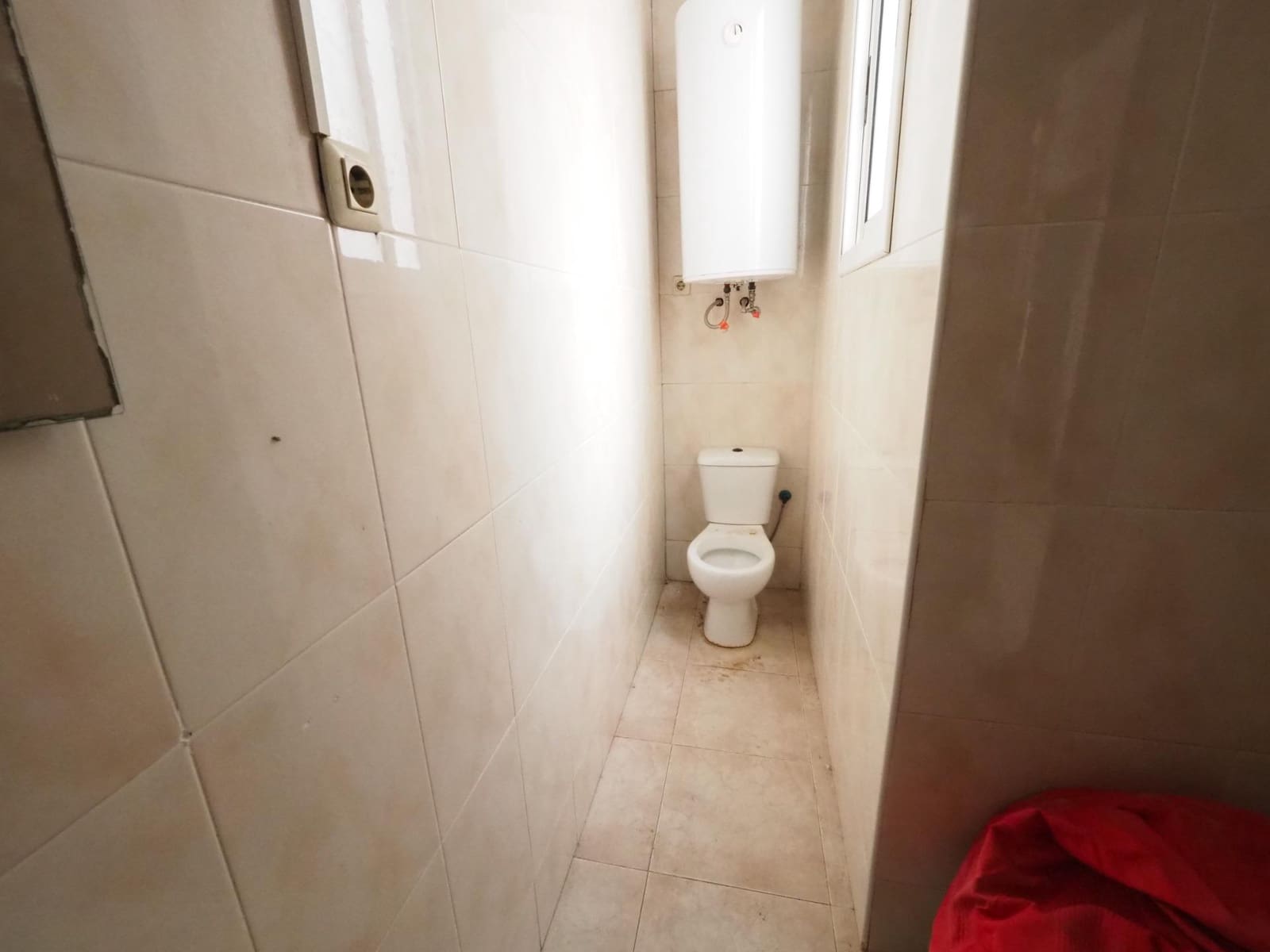 3 bedroom Flat for sale in Tarragona city - € 99,000 (Ref: 9908527)
