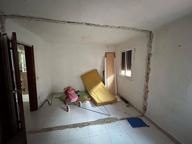 Piso de 3 habitaciones en Badalona en venta - 62.985 € (Ref: 9908528)