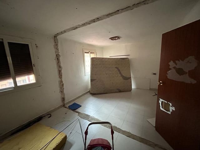 Piso de 3 habitaciones en Badalona en venta - 62.985 € (Ref: 9908528)