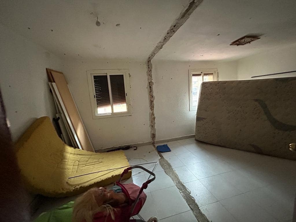 Piso de 3 habitaciones en Badalona en venta - 62.985 € (Ref: 9908528)