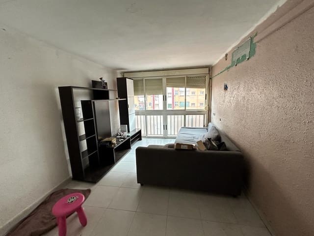 Piso de 3 habitaciones en Badalona en venta - 62.985 € (Ref: 9908528)