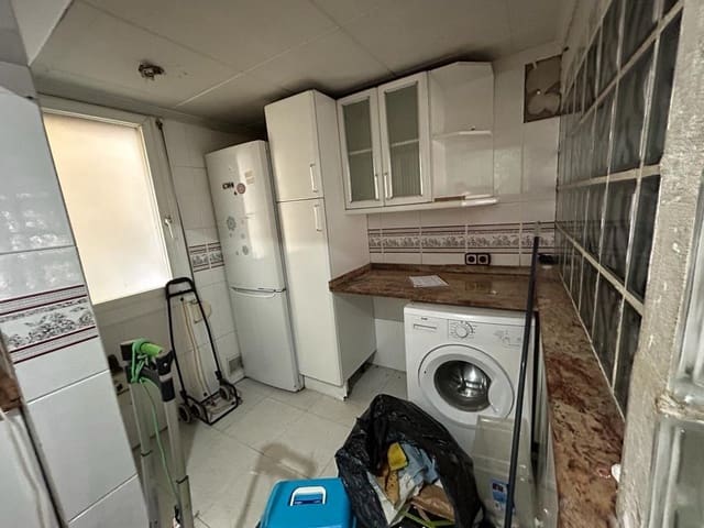 Piso de 3 habitaciones en Badalona en venta - 62.985 € (Ref: 9908528)