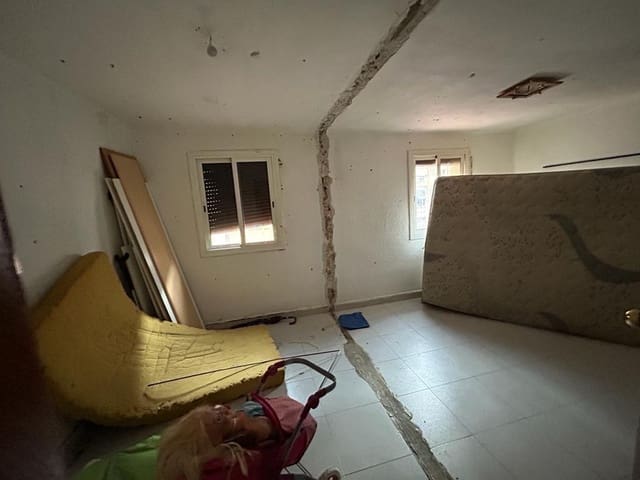 Piso de 3 habitaciones en Badalona en venta - 62.985 € (Ref: 9908528)