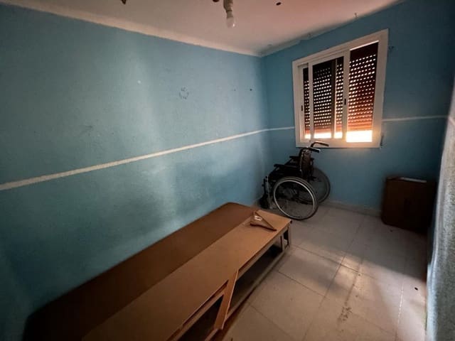 Piso de 3 habitaciones en Badalona en venta - 62.985 € (Ref: 9908528)