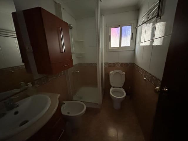 Piso de 3 habitaciones en Badalona en venta - 62.985 € (Ref: 9908528)