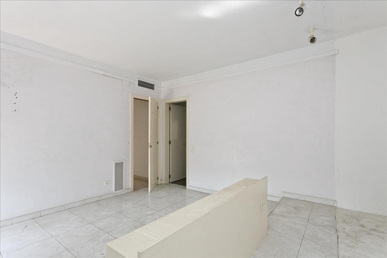 Piso de 6 habitaciones en Igualada en venta - 200.000 € (Ref: 9908529)