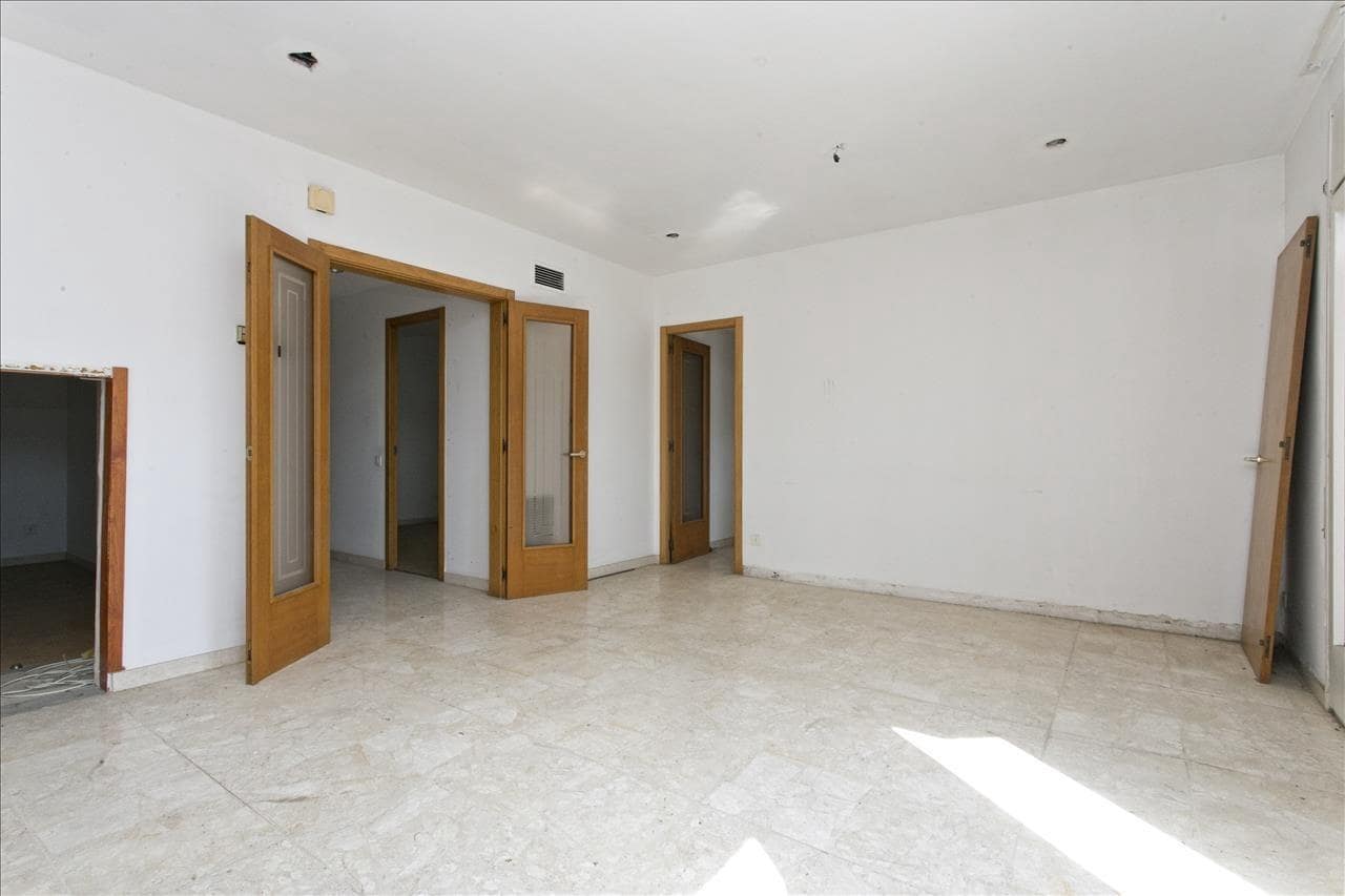 Piso de 6 habitaciones en Igualada en venta - 200.000 € (Ref: 9908529)