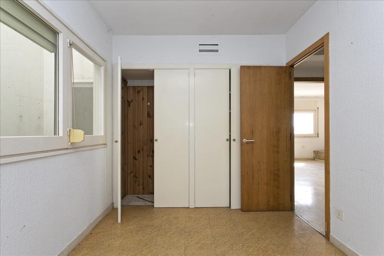 Piso de 6 habitaciones en Igualada en venta - 200.000 € (Ref: 9908529)