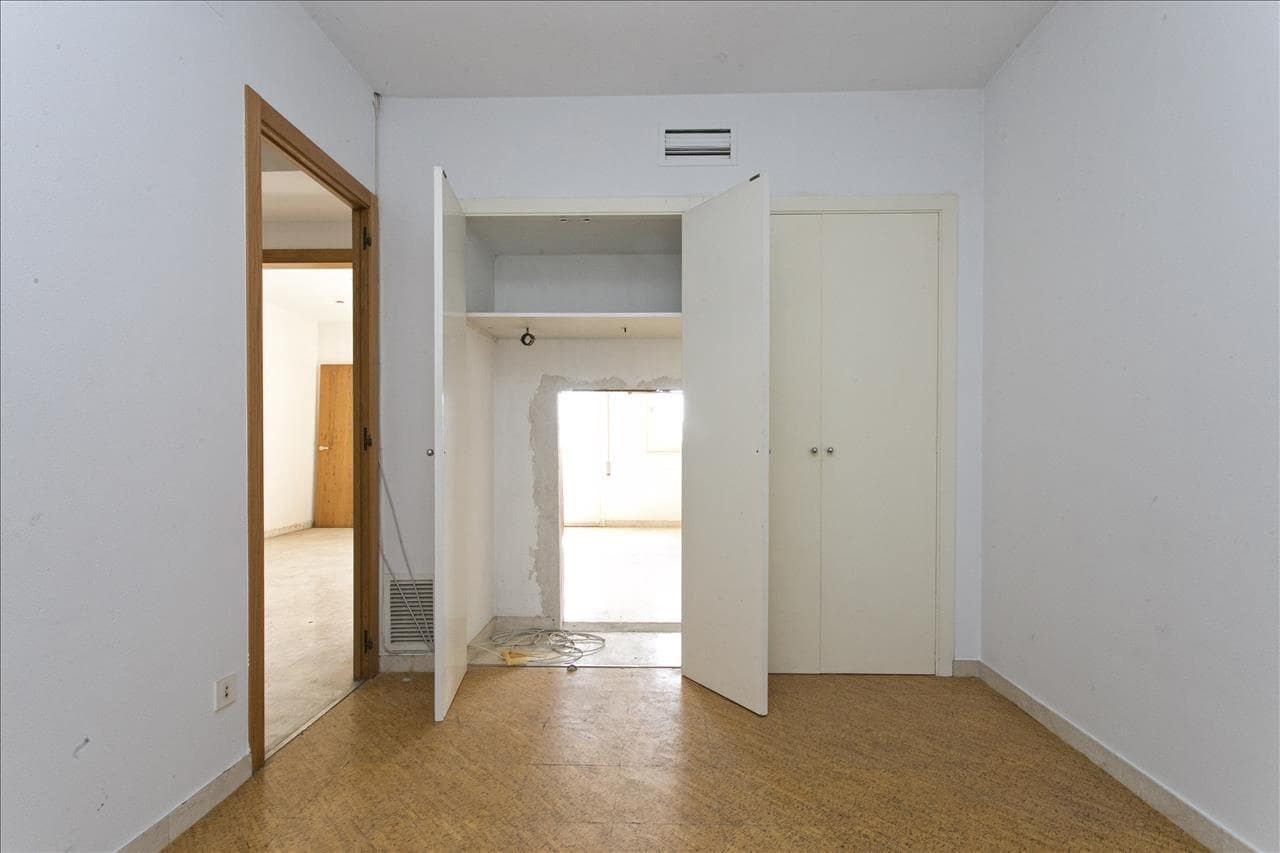 Piso de 6 habitaciones en Igualada en venta - 200.000 € (Ref: 9908529)