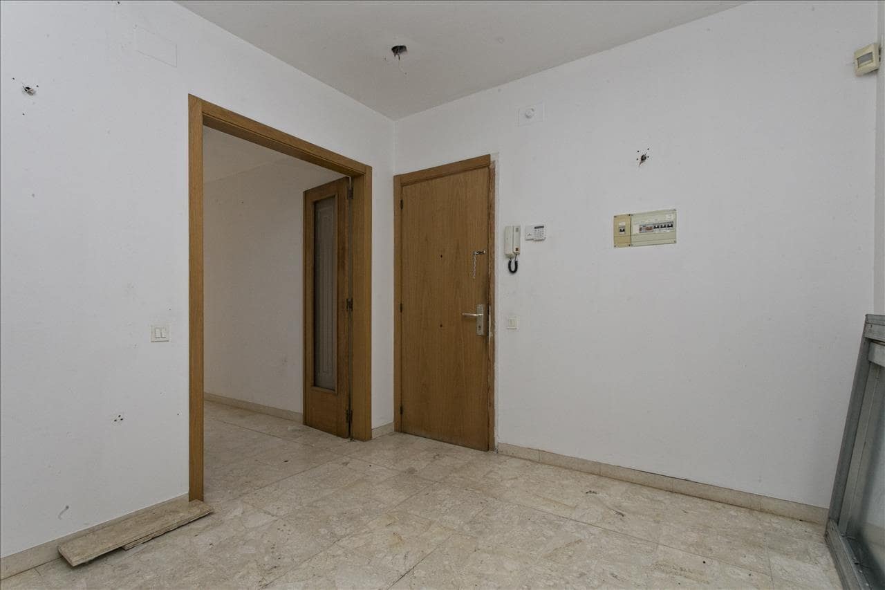 Piso de 6 habitaciones en Igualada en venta - 200.000 € (Ref: 9908529)