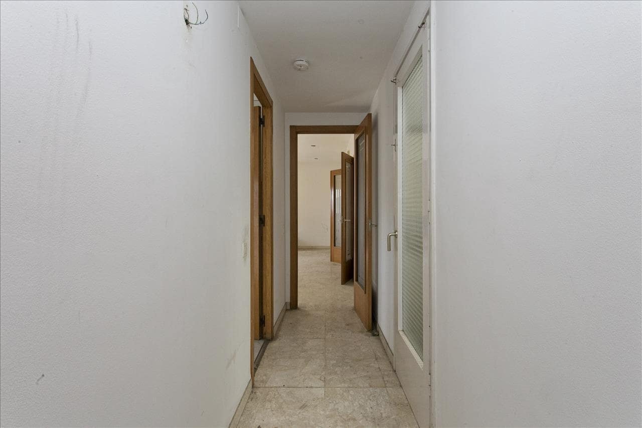Piso de 6 habitaciones en Igualada en venta - 200.000 € (Ref: 9908529)
