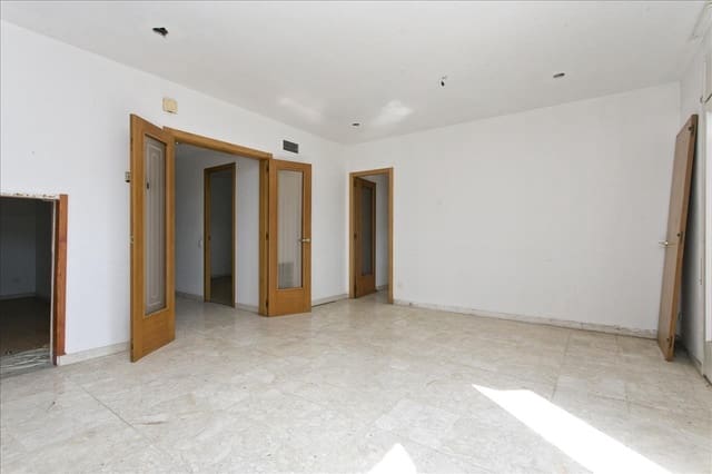 Piso de 6 habitaciones en Igualada en venta - 200.000 € (Ref: 9908529)
