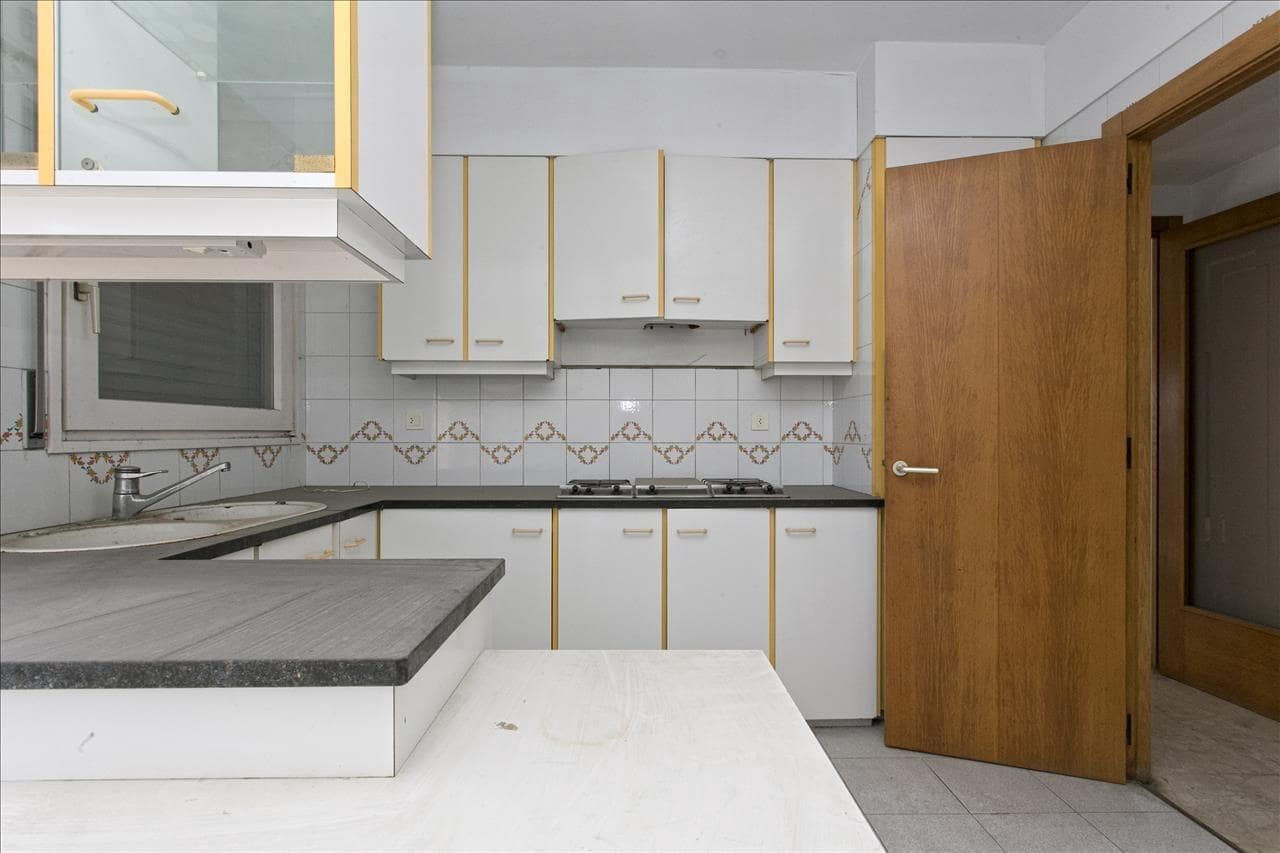 Piso de 6 habitaciones en Igualada en venta - 200.000 € (Ref: 9908529)
