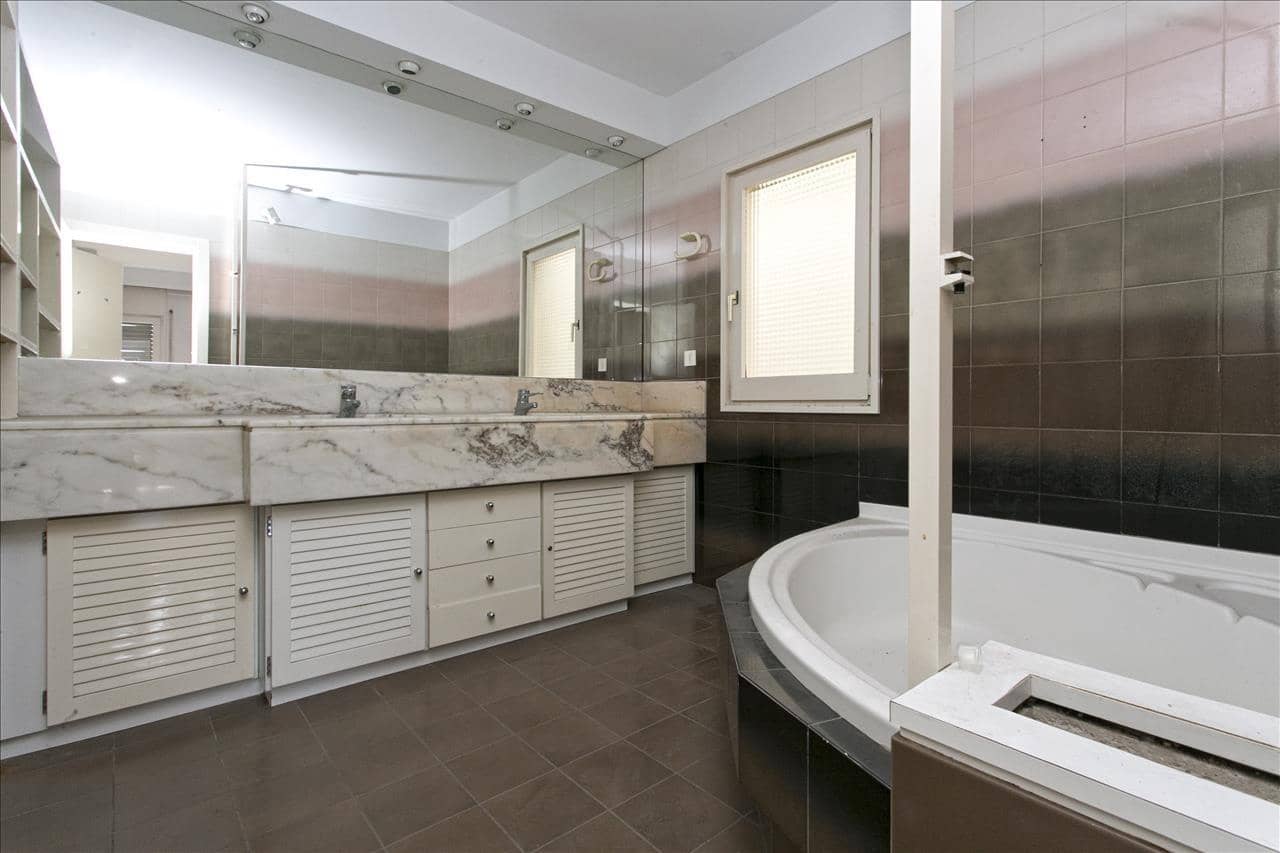 Piso de 6 habitaciones en Igualada en venta - 200.000 € (Ref: 9908529)