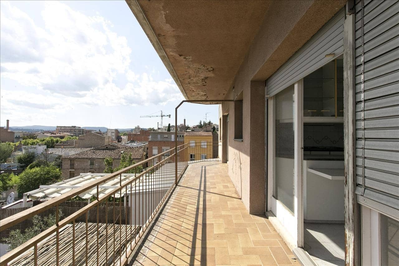 Piso de 6 habitaciones en Igualada en venta - 200.000 € (Ref: 9908529)