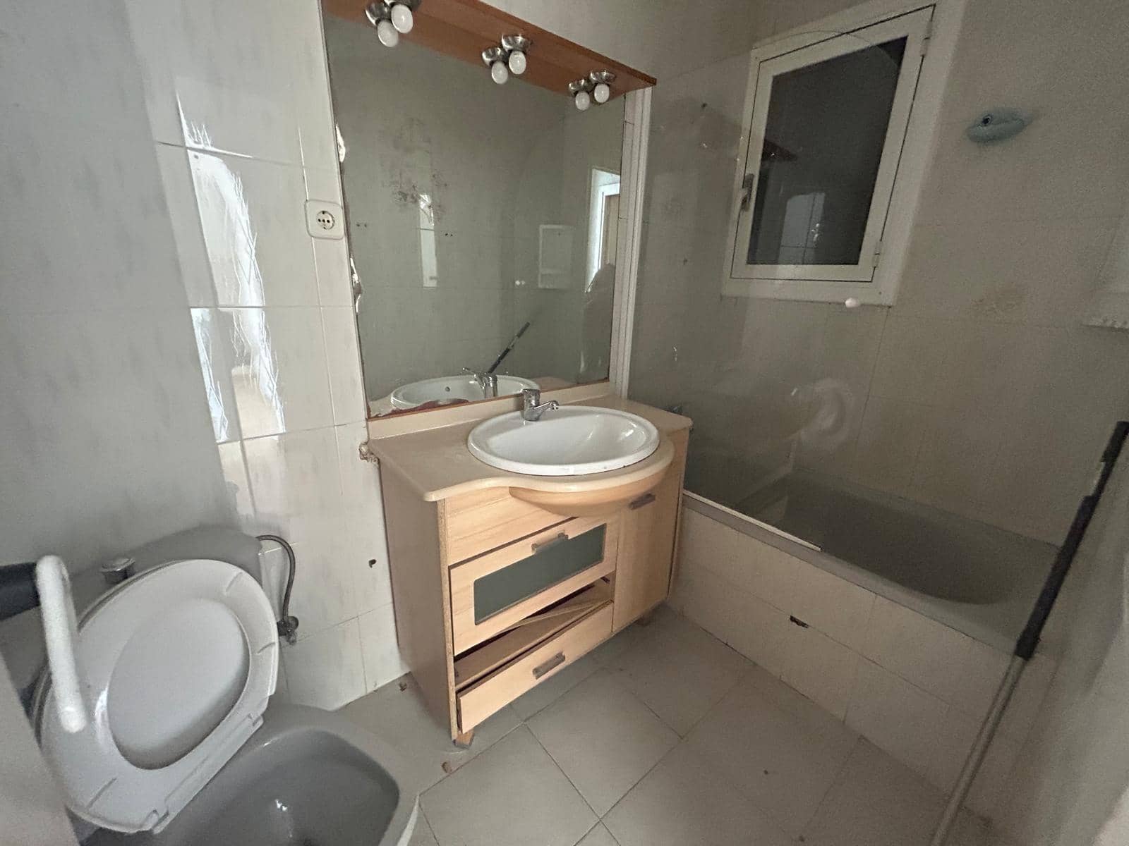 3 bedroom Flat for sale in Sabadell - € 164,000 (Ref: 9908530)