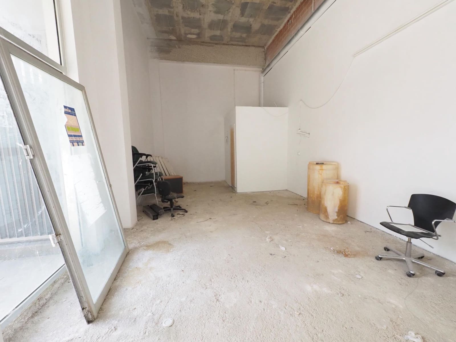 Commercial for sale in Terrassa - € 80,000 (Ref: 9908531)