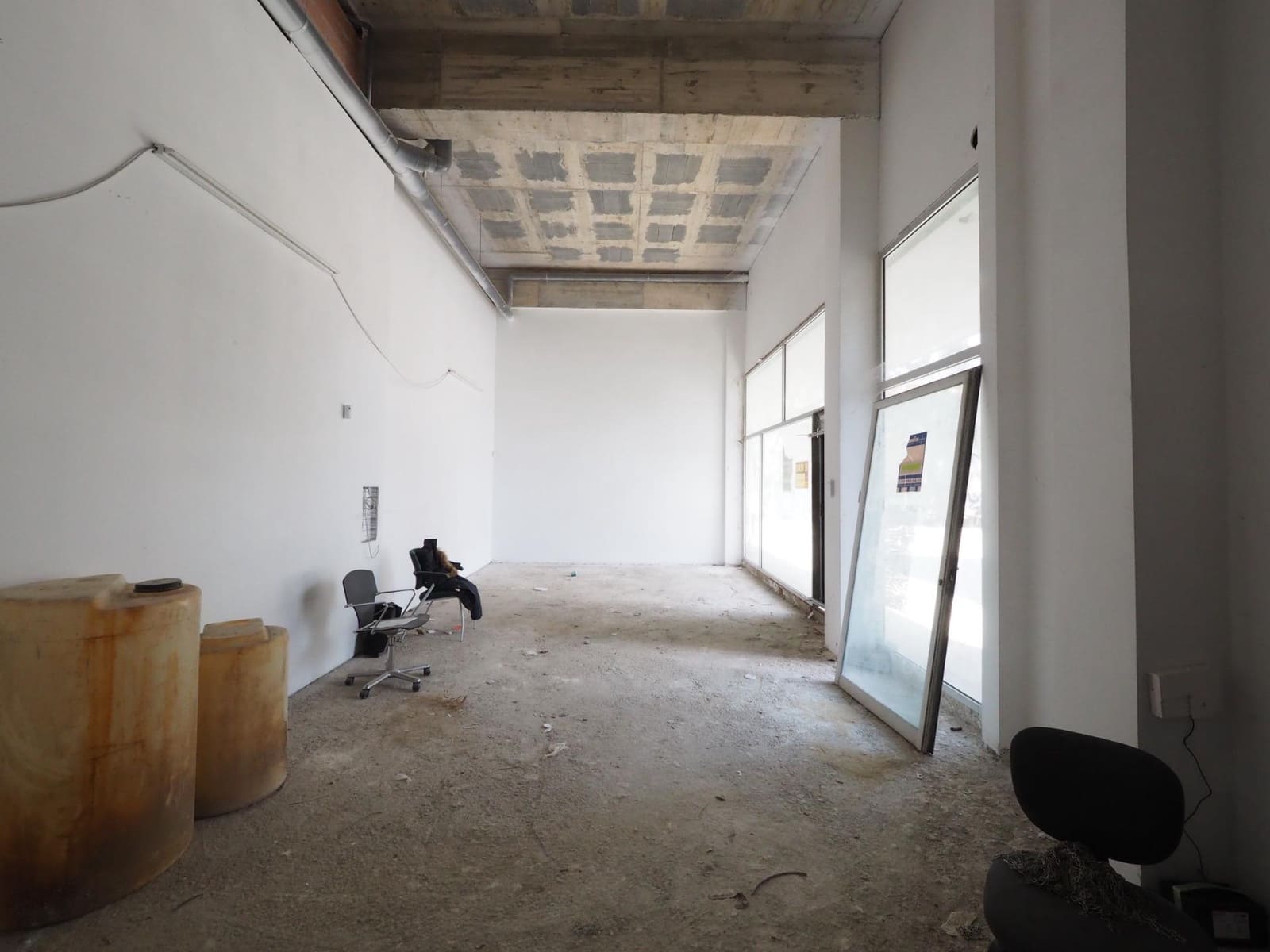 Commercial for sale in Terrassa - € 80,000 (Ref: 9908531)