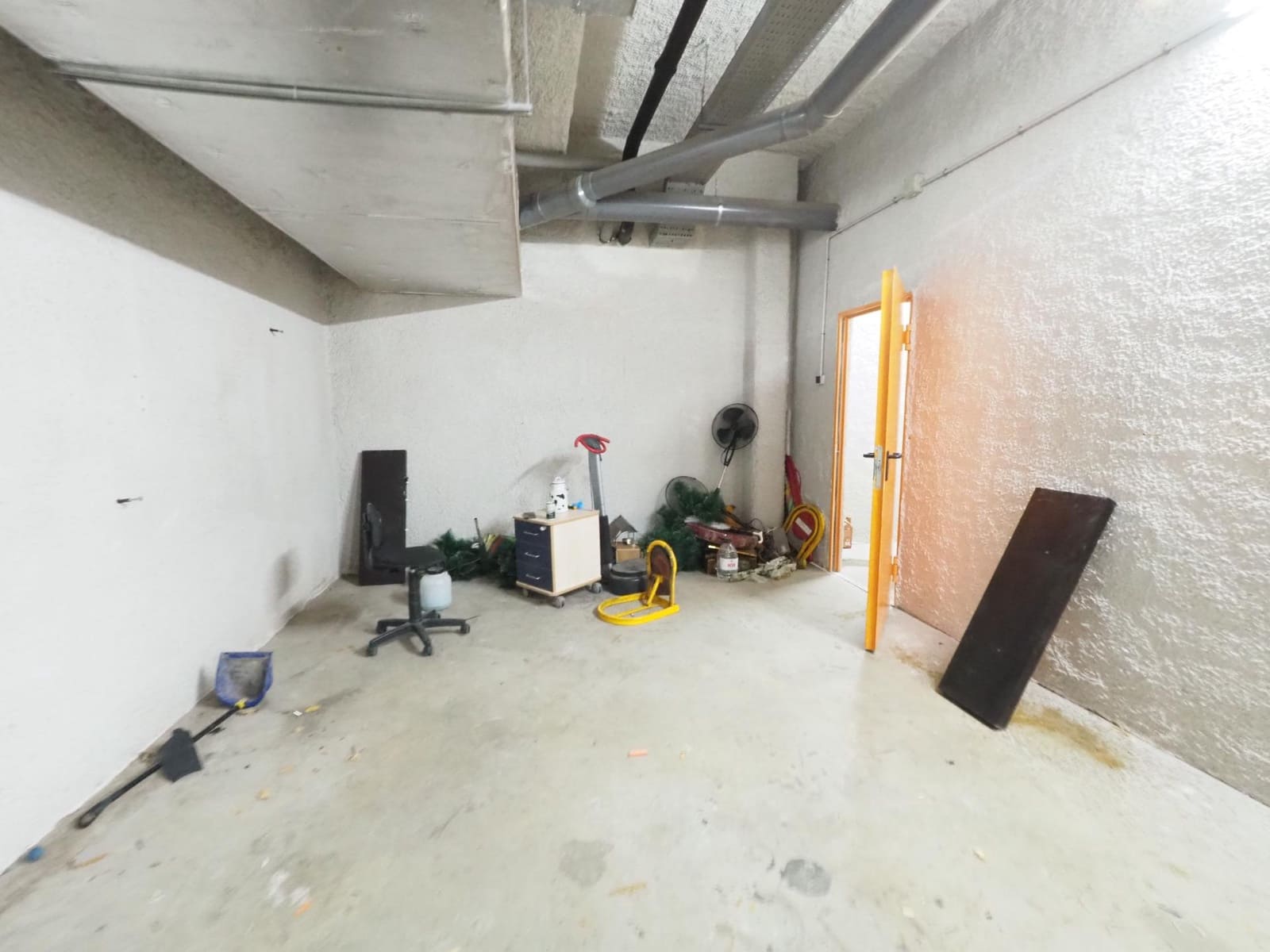Commercial for sale in Terrassa - € 80,000 (Ref: 9908531)