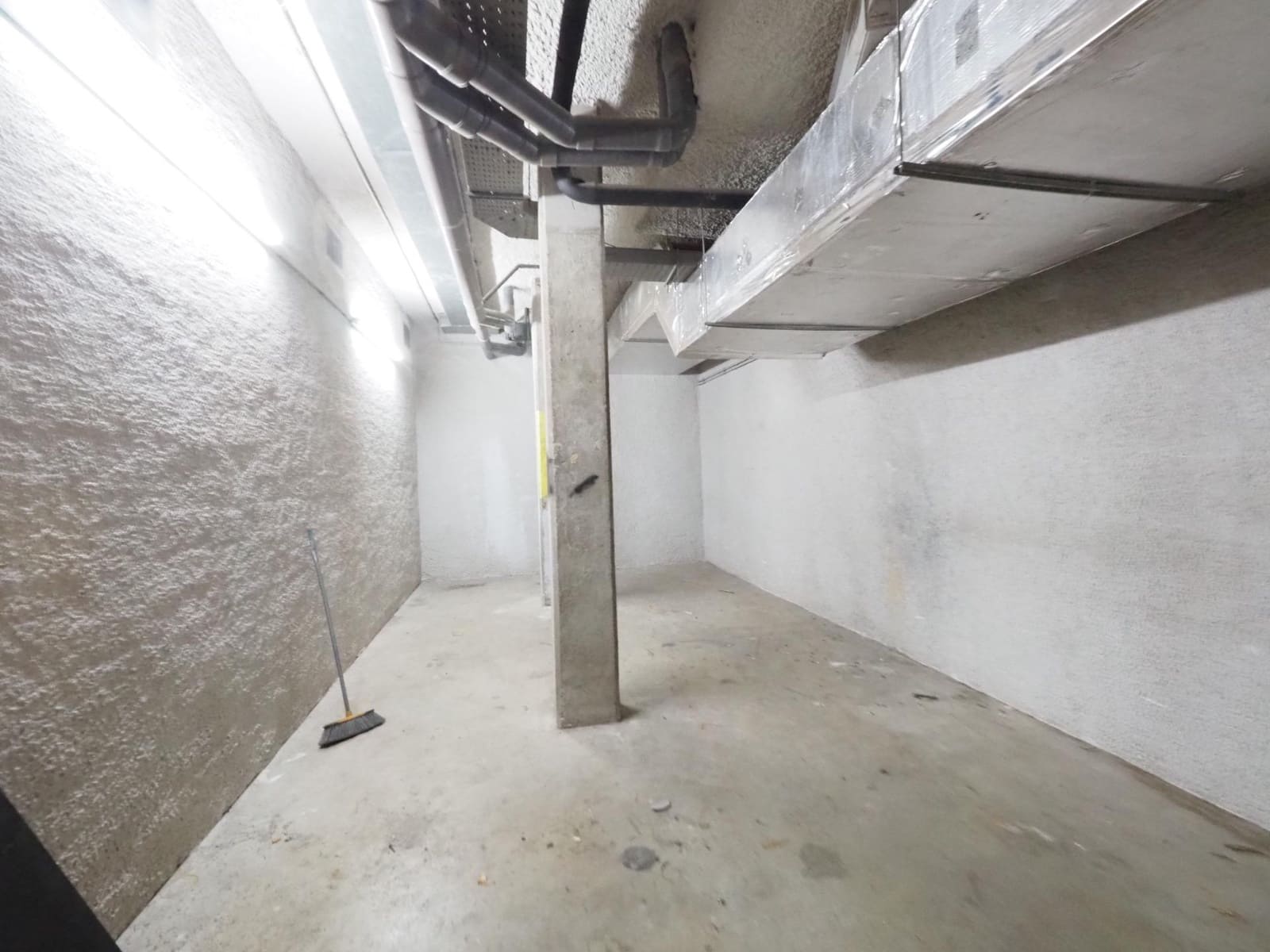 Commercial for sale in Terrassa - € 80,000 (Ref: 9908531)