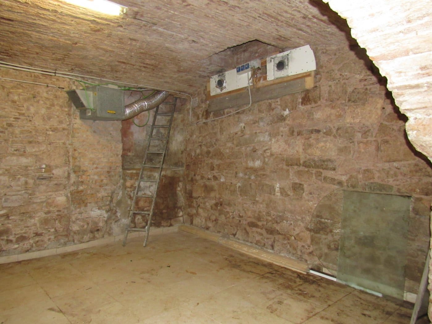 Komercyjne na sprzedaż w Miasto Barcelona - 120 000 € (Ref: 9908537)