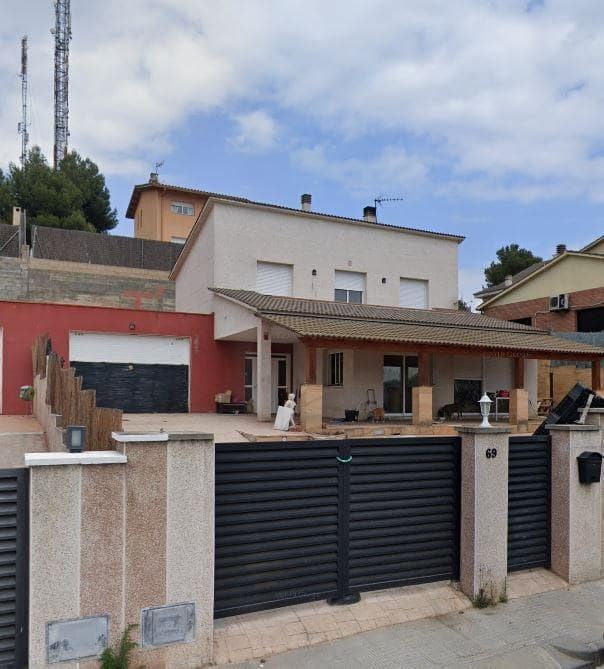 4 chambre Villa/Maison à vendre à Llica d'Amunt avec garage - 279 000 € (Ref: 9908562)
