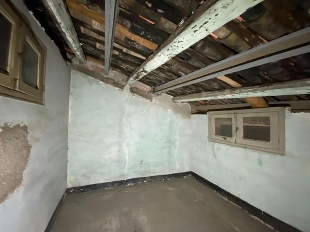 Piso de 3 habitaciones en Berga en venta - 27.000 € (Ref: 9908570)