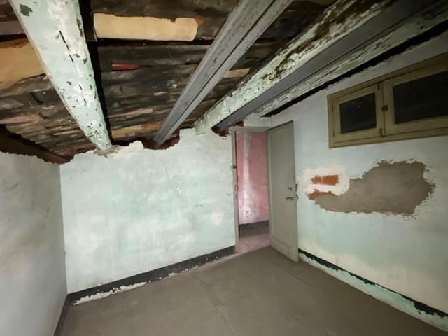 Piso de 3 habitaciones en Berga en venta - 27.000 € (Ref: 9908570)