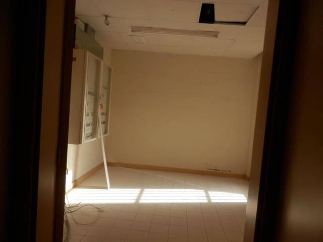 Comercial para venda em Terrassa - 231 525 € (Ref: 9908575)