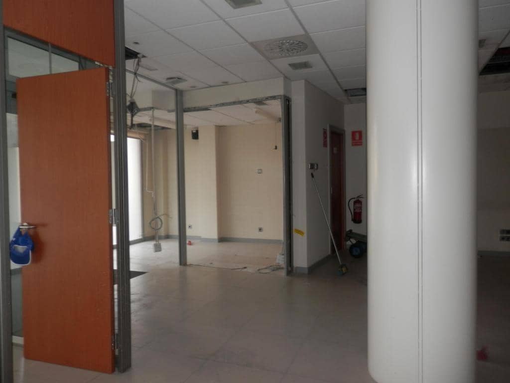 Comercial para venda em Terrassa - 231 525 € (Ref: 9908575)