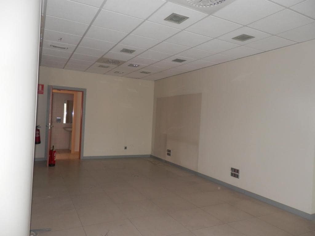 Comercial para venda em Terrassa - 231 525 € (Ref: 9908575)