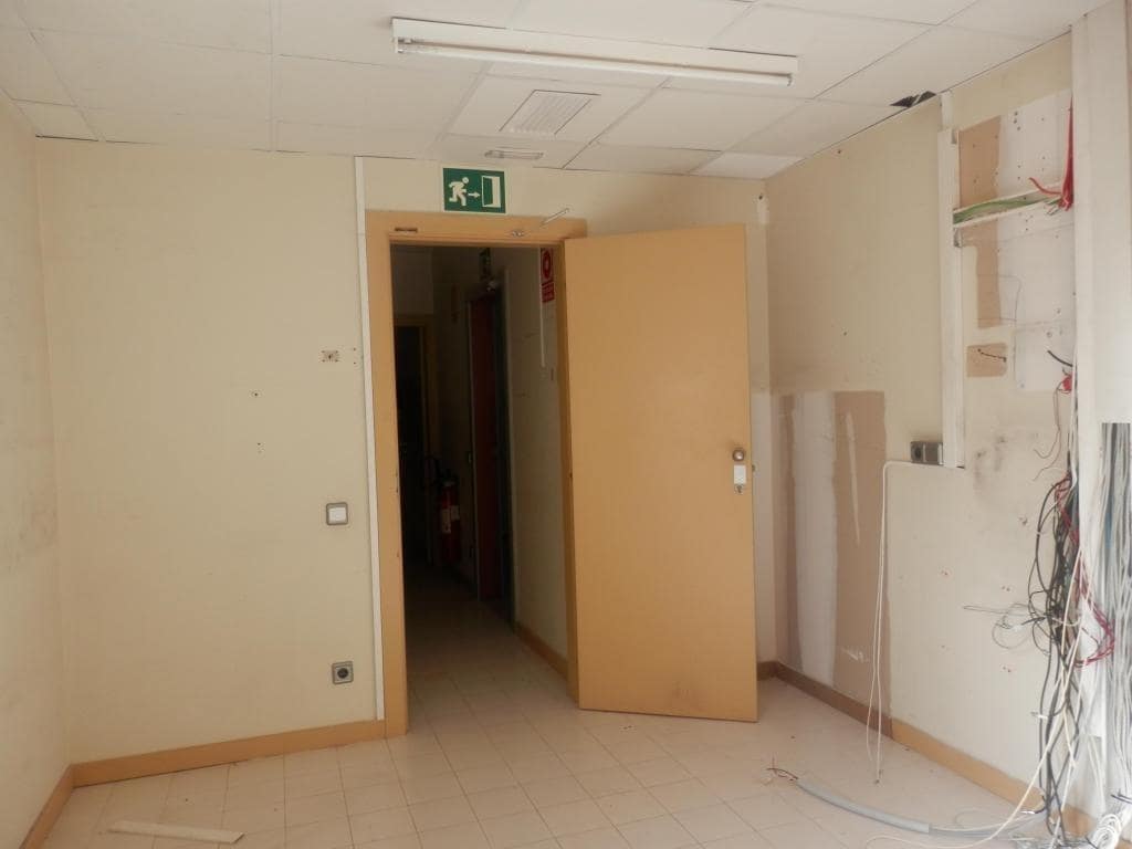 Comercial para venda em Terrassa - 231 525 € (Ref: 9908575)