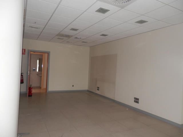 Comercial para venda em Terrassa - 231 525 € (Ref: 9908575)