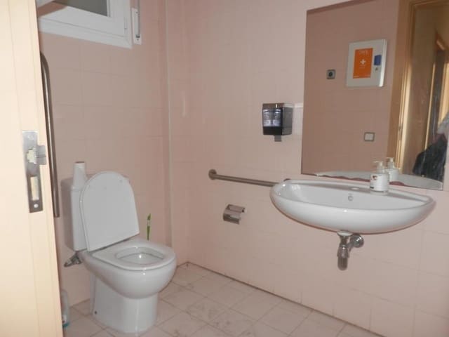 Comercial para venda em Terrassa - 231 525 € (Ref: 9908575)