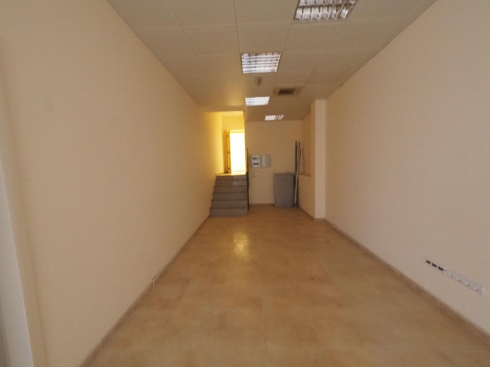 Commercial for sale in Manresa - € 68,000 (Ref: 9908581)