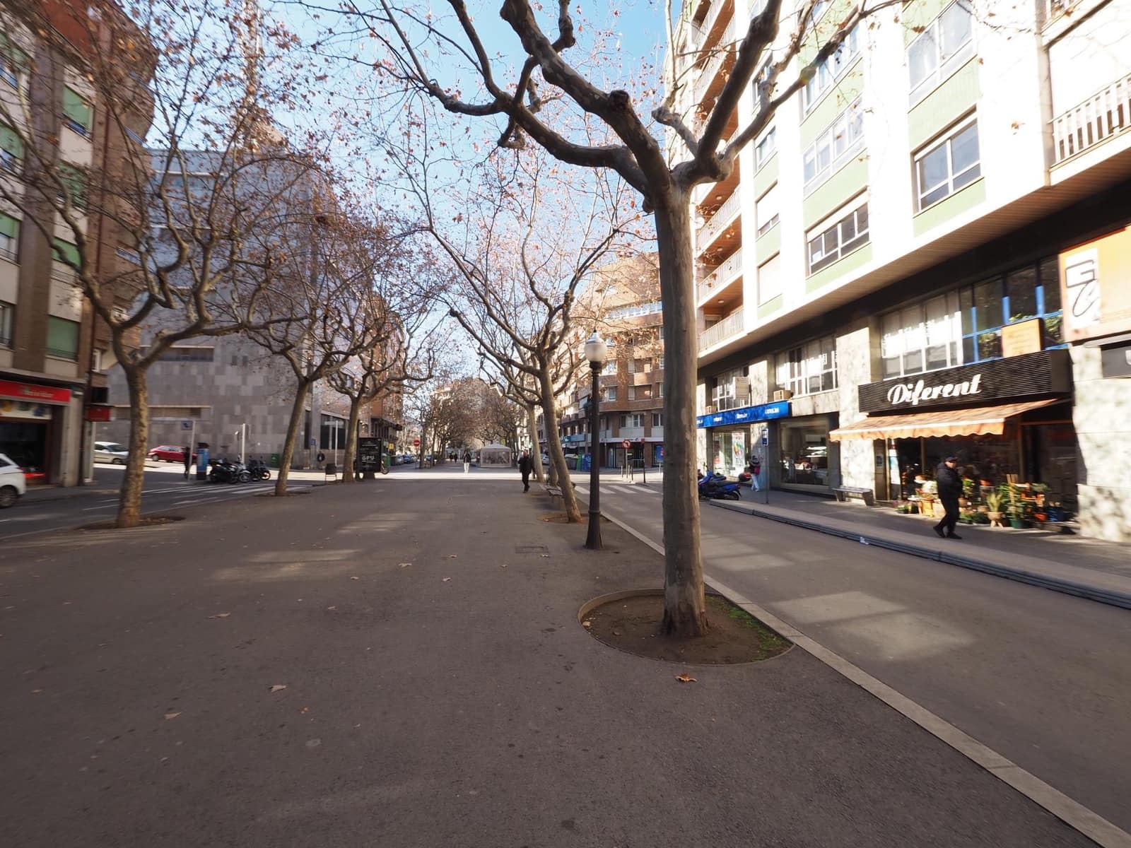 Commercial for sale in Manresa - € 68,000 (Ref: 9908581)