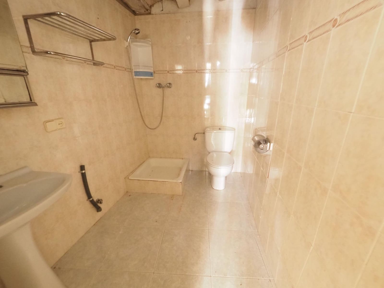 Adosado de 4 habitaciones en La Pobla de Lillet en venta - 61.800 € (Ref: 9908583)