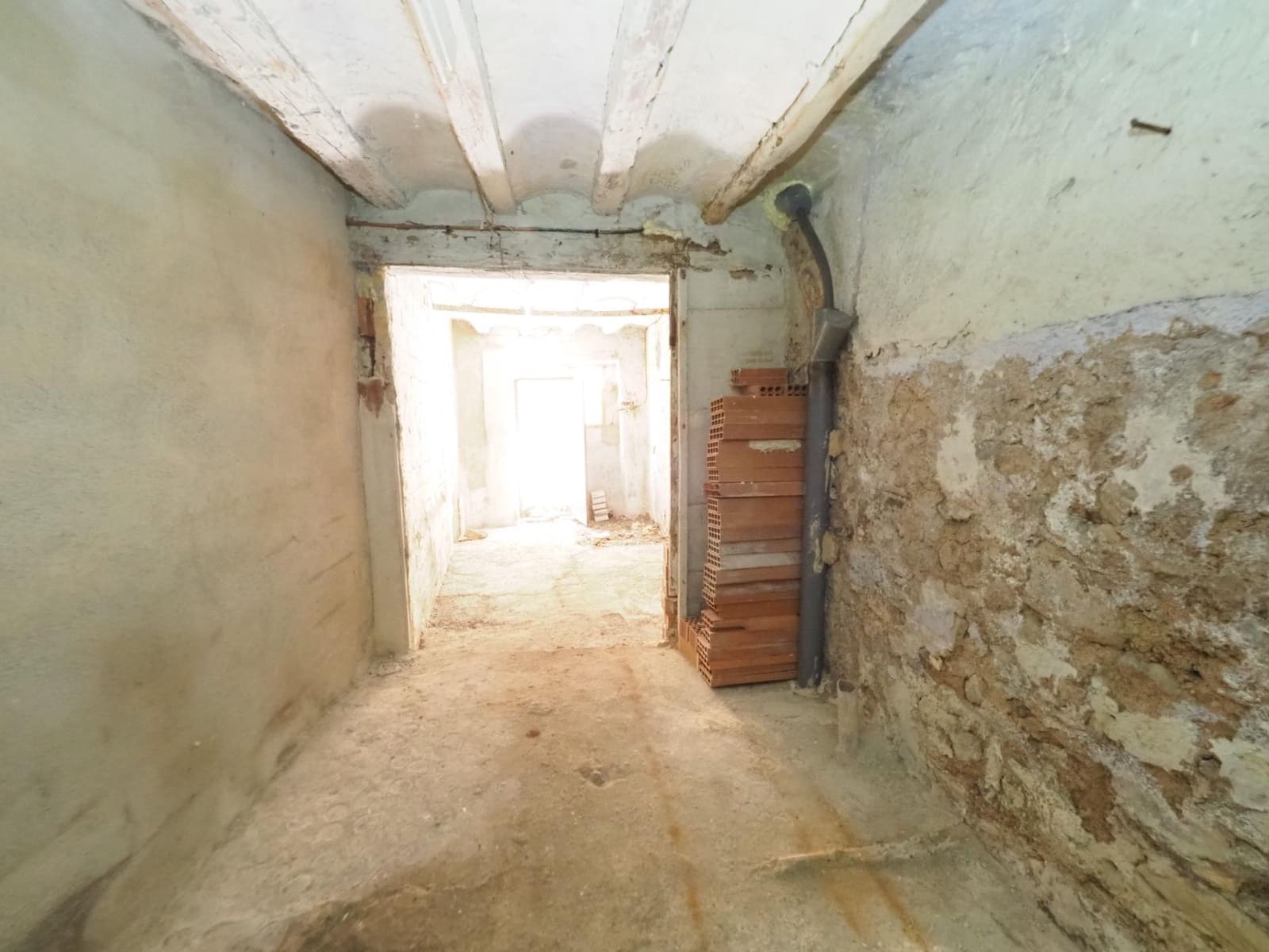Adosado de 4 habitaciones en La Pobla de Lillet en venta - 61.800 € (Ref: 9908583)