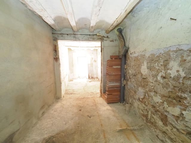 Adosado de 4 habitaciones en La Pobla de Lillet en venta - 61.800 € (Ref: 9908583)