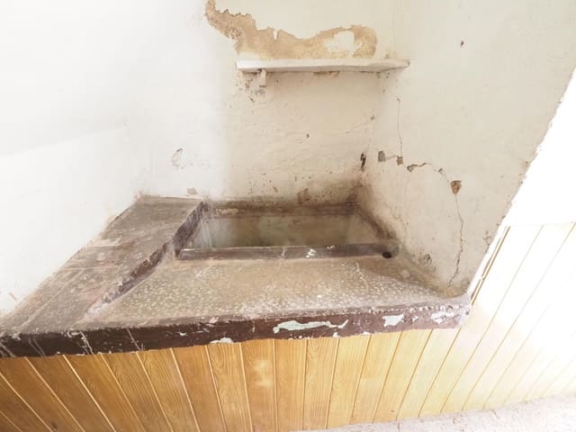 Adosado de 4 habitaciones en La Pobla de Lillet en venta - 61.800 € (Ref: 9908583)